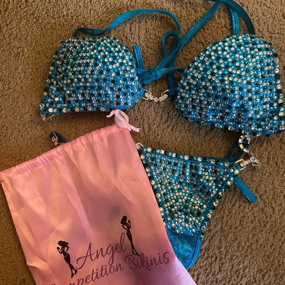 Competition bikini - Picture 1 of 3